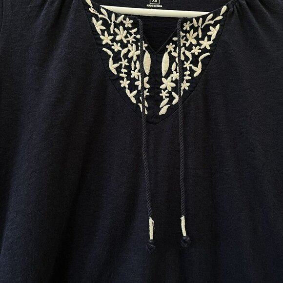 Eddie Bauer Navy Neckline Tie Cream Floral Embroidered Tunic Top Size XS - Picture 3 of 9